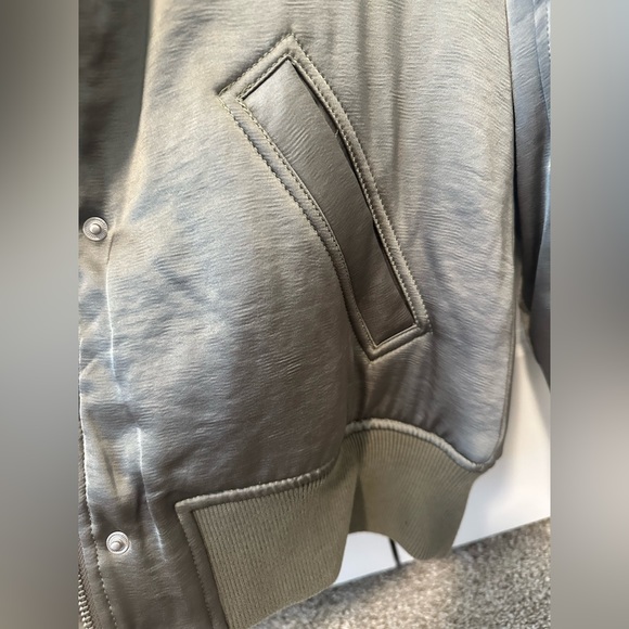 Abercrombie & Fitch bomber jacket - Picture 5 of 7